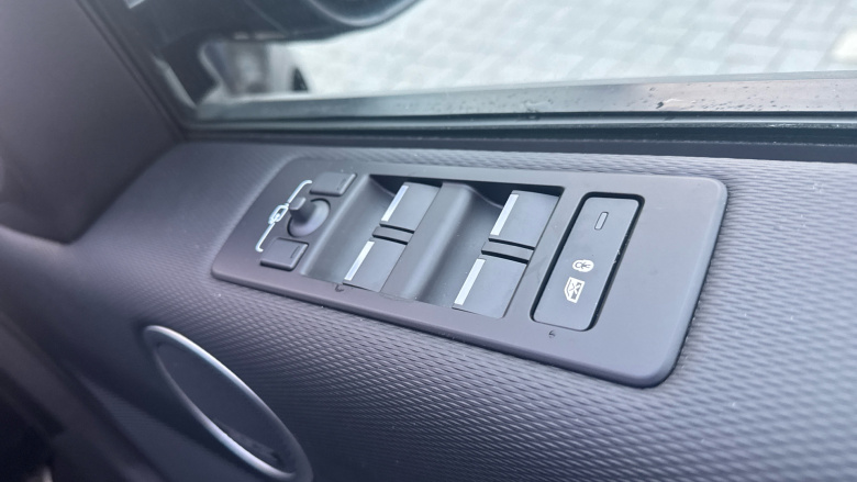 Land Rover Discovery 3.0 D300 R-Dynamic HSE 5dr Auto Diesel Station Wagon